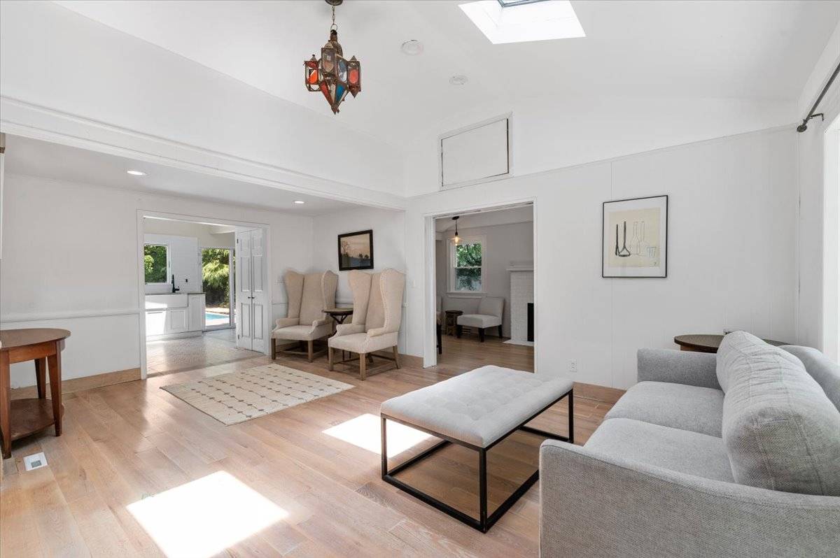 56 W DONELLAN RD