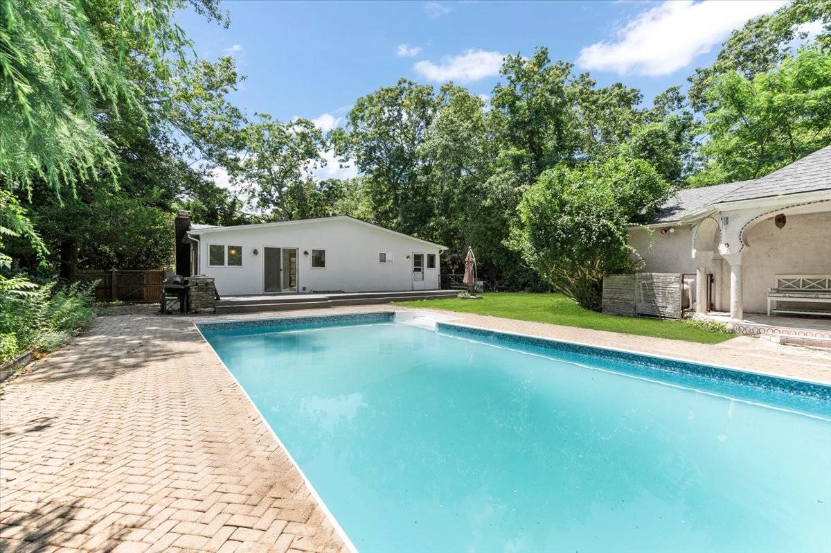 56 W DONELLAN RD
