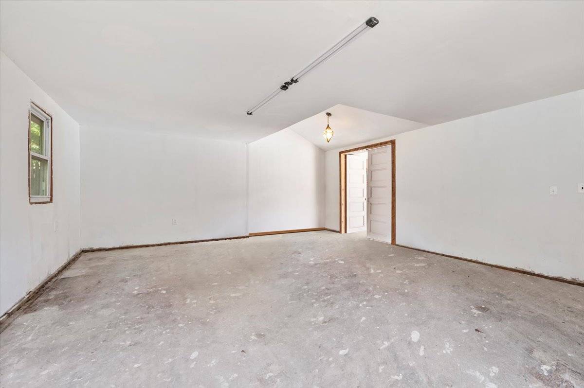 56 W DONELLAN RD