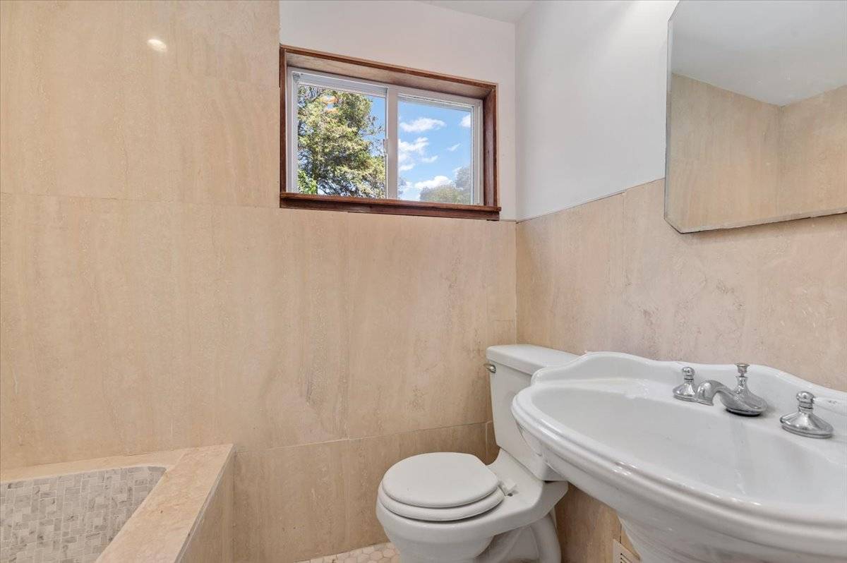 56 W DONELLAN RD