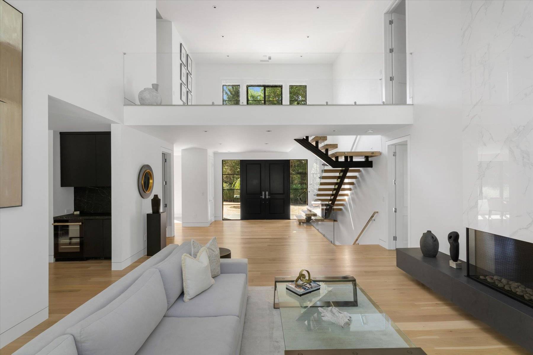 6 SAWMILL LN