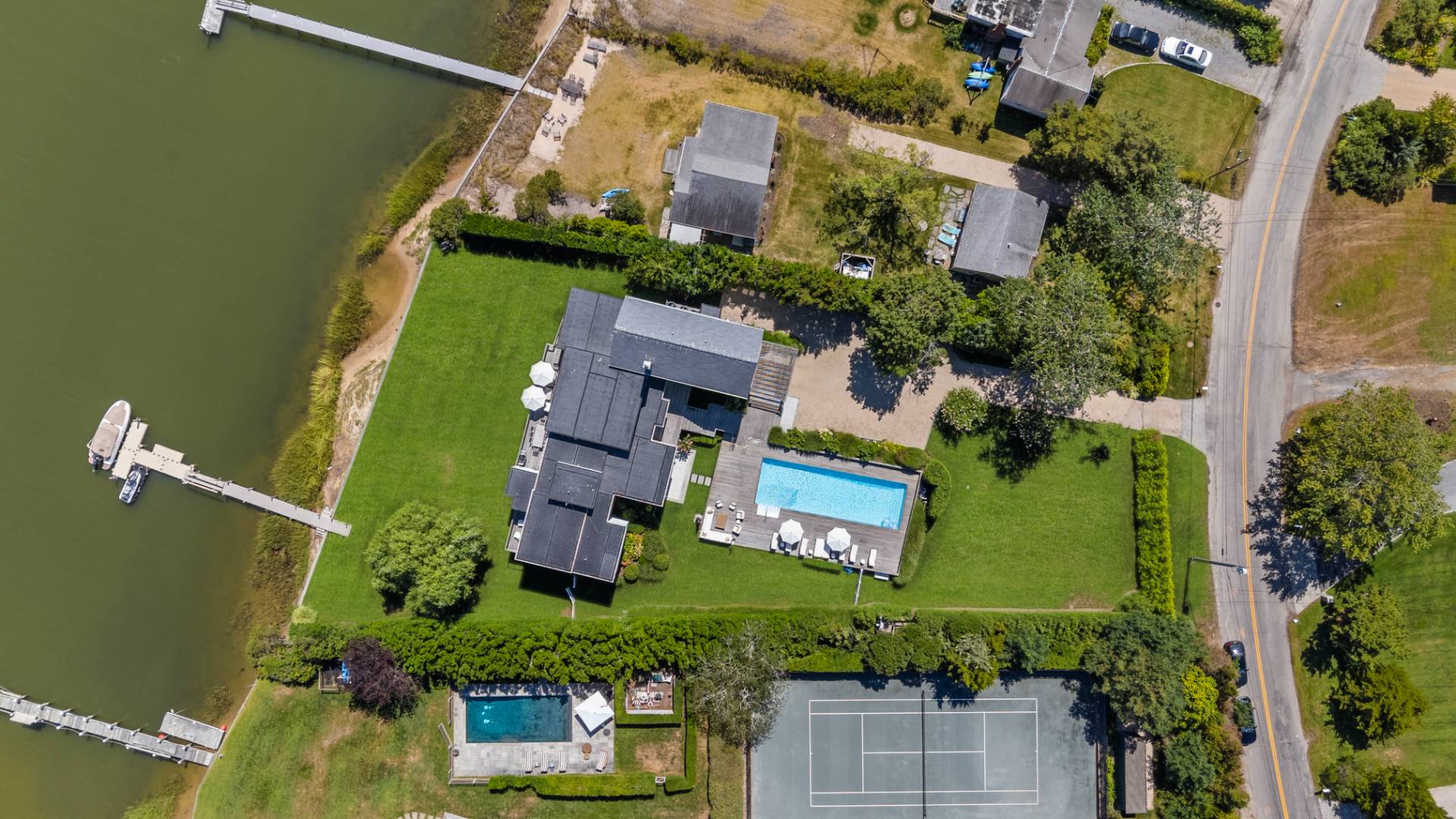 106 LITTLE NECK RD