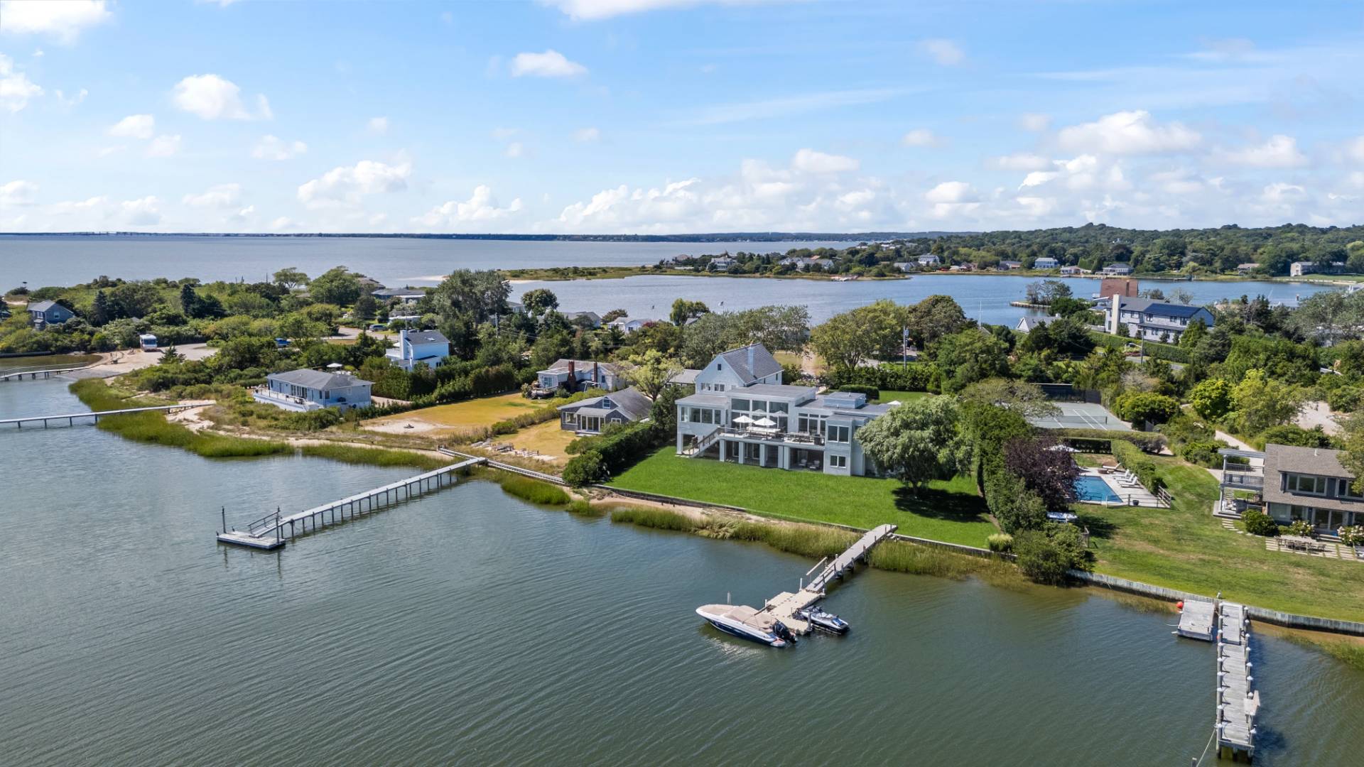 106 LITTLE NECK RD