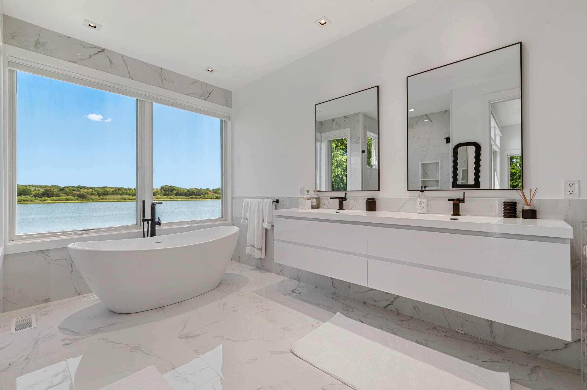106 LITTLE NECK RD