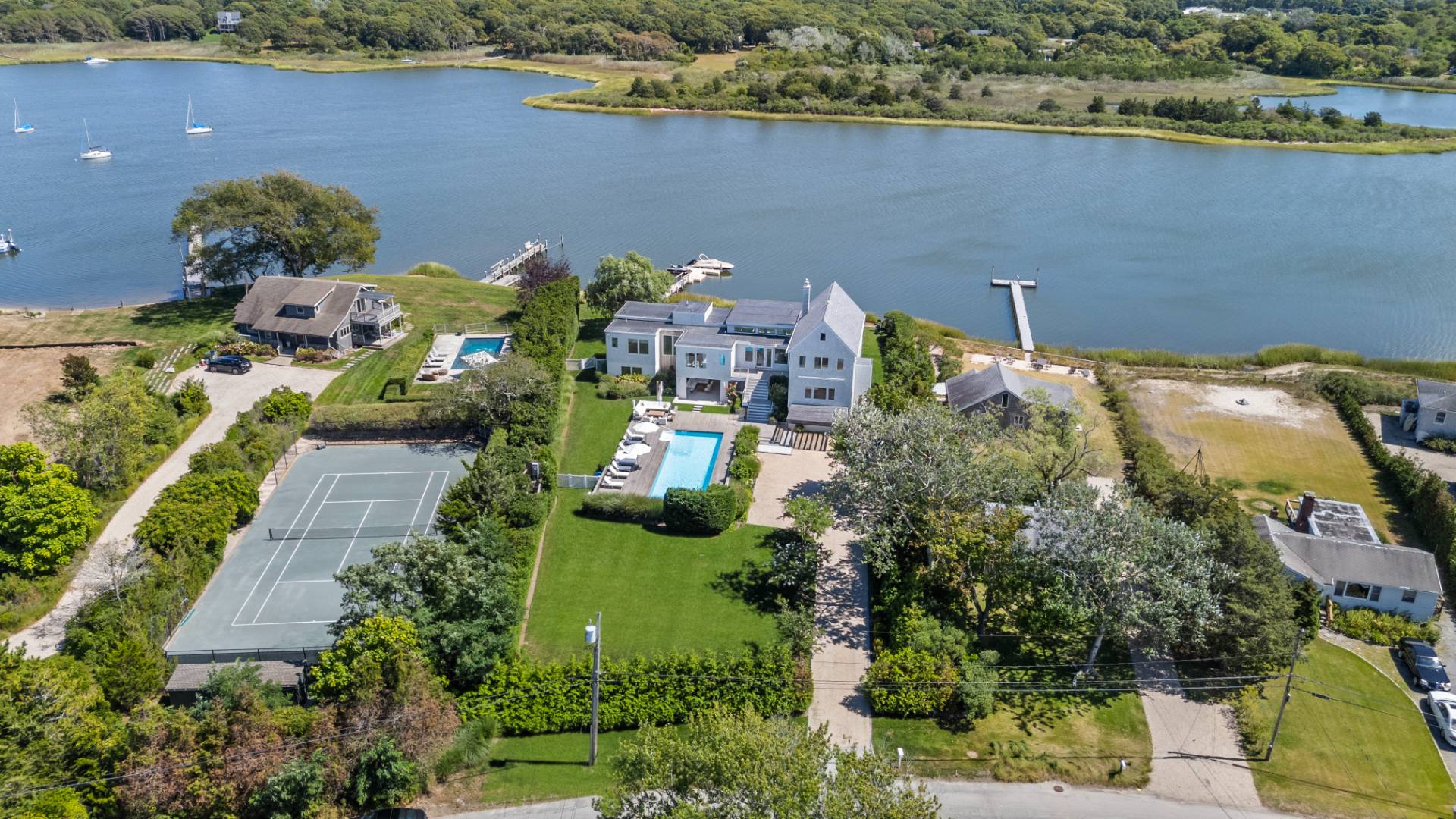 106 LITTLE NECK RD