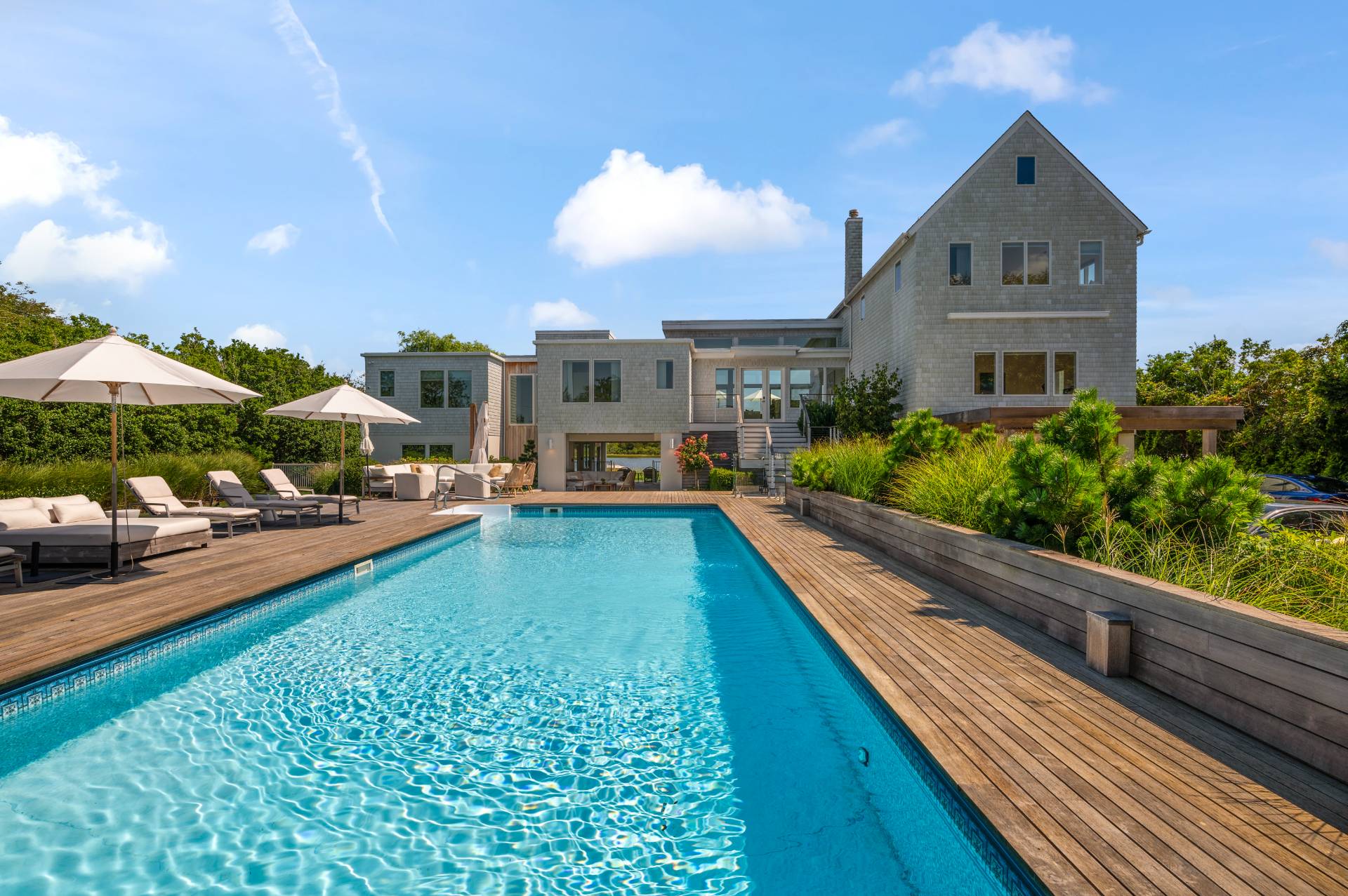 106 LITTLE NECK RD