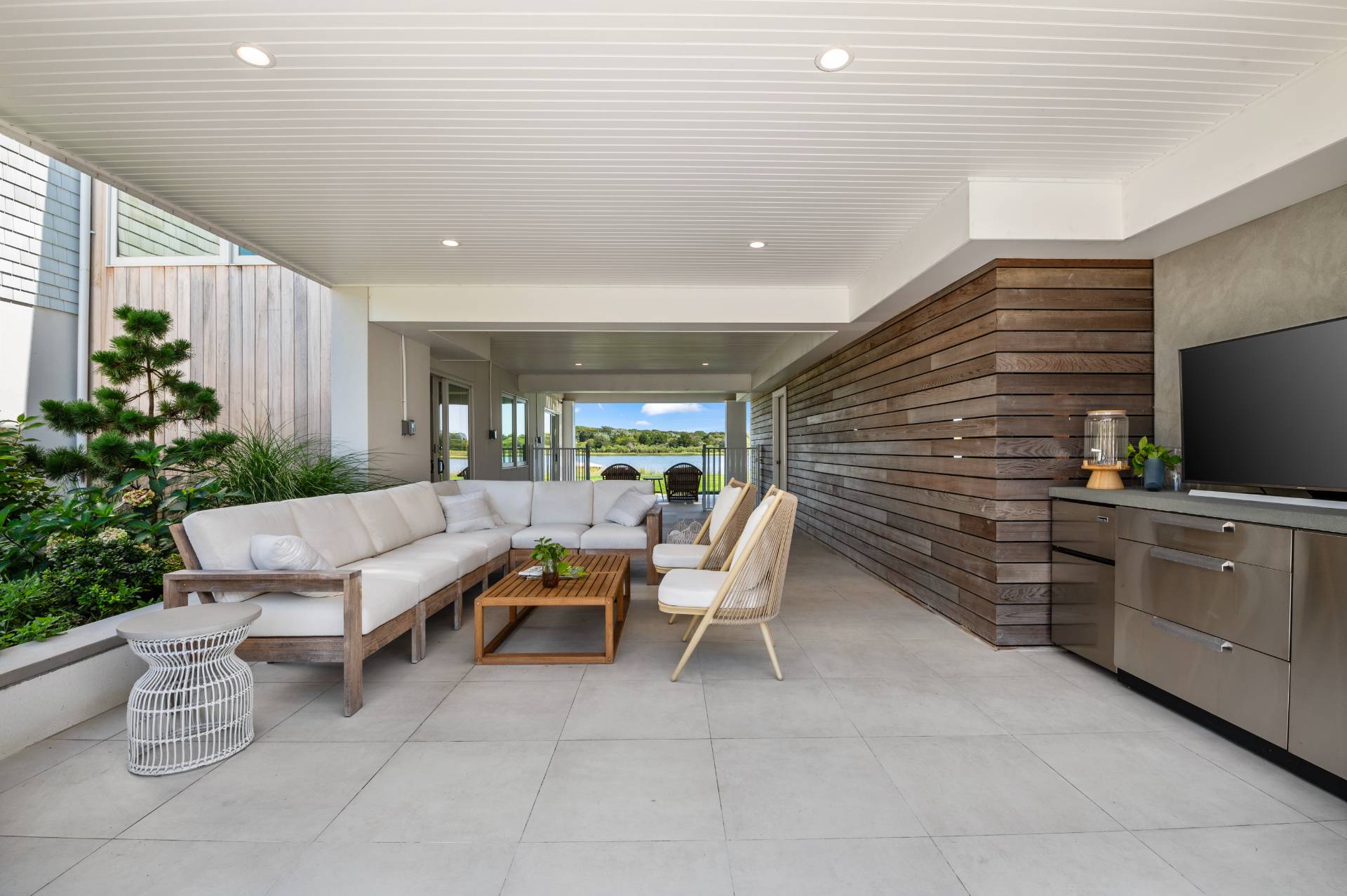 106 LITTLE NECK RD