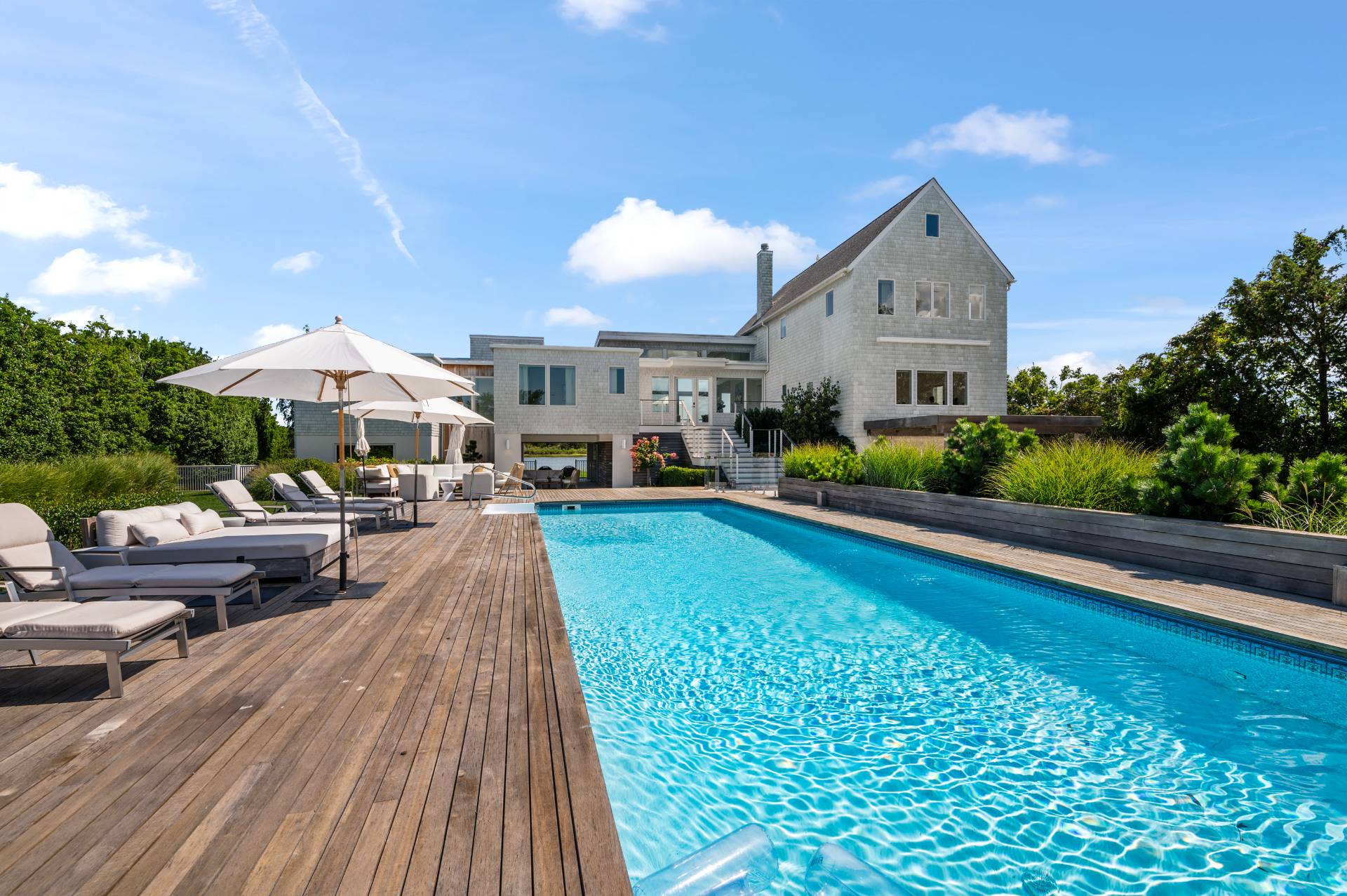 106 LITTLE NECK RD
