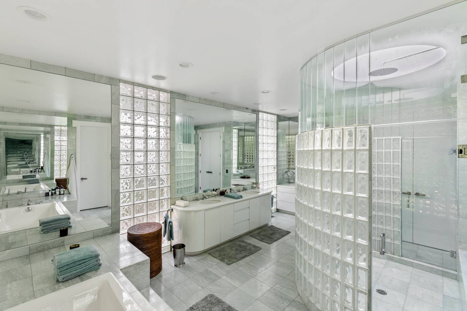 12 GLEN OAK CT