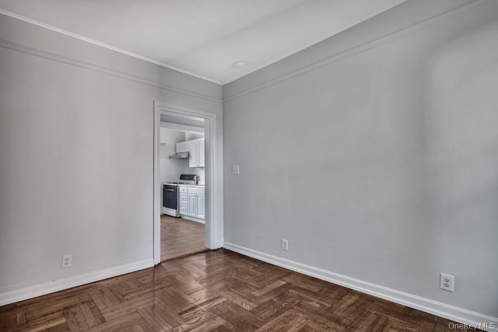107 N Forest Avenue Unit: 2R