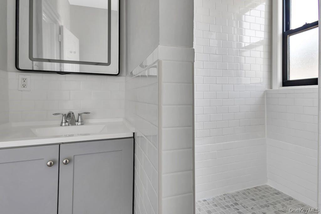 107 N Forest Avenue Unit: 2R