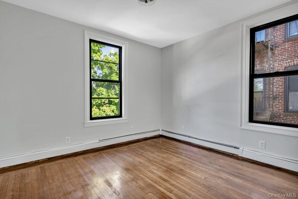 107 N Forest Avenue Unit: 2R