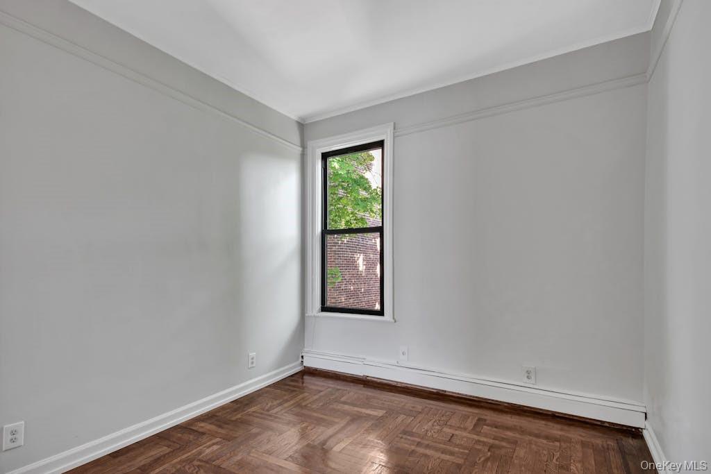 107 N Forest Avenue Unit: 2R
