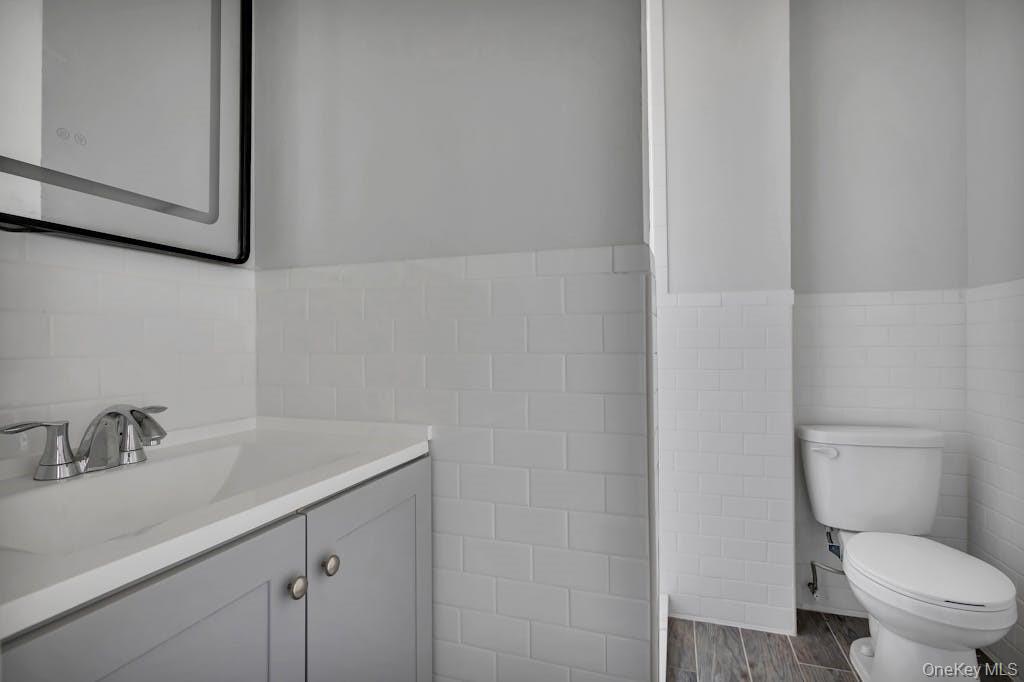 107 N Forest Avenue Unit: 2R