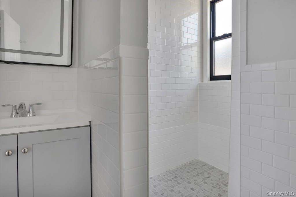 107 N Forest Avenue Unit: 2R