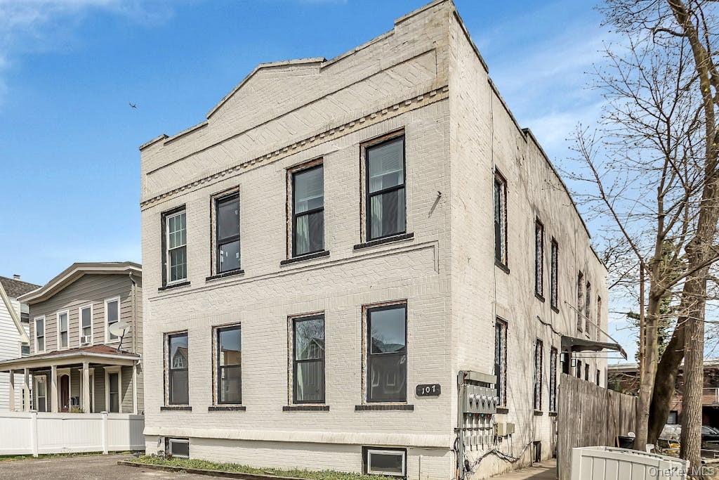 107 N Forest Avenue Unit: 2R