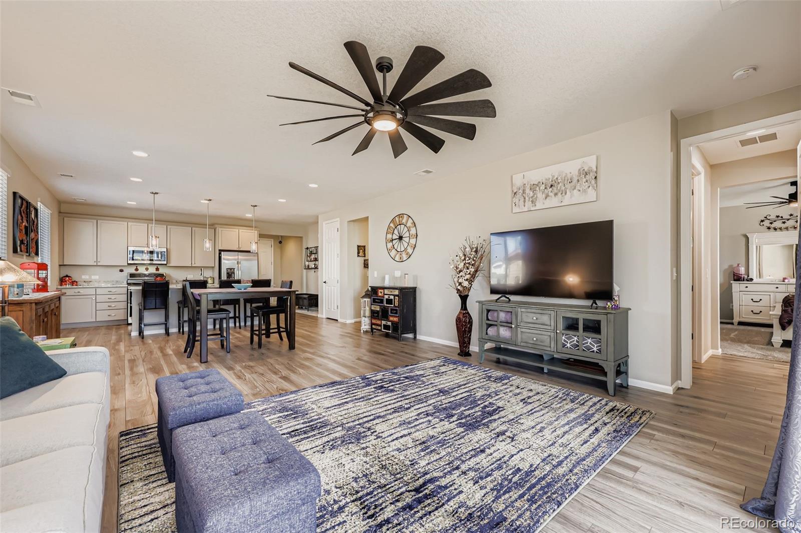 166 Vista Cliff Circle