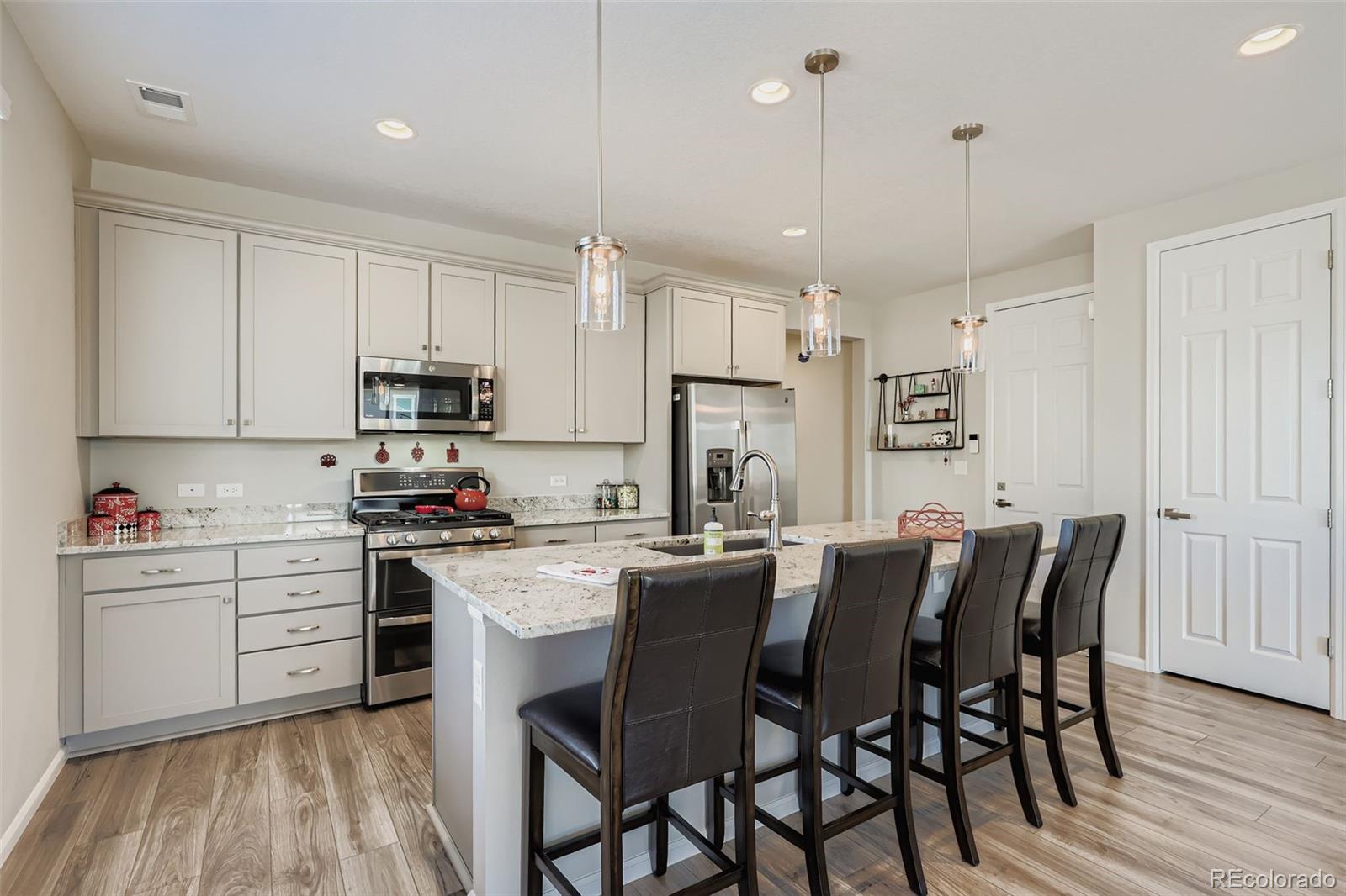 166 Vista Cliff Circle