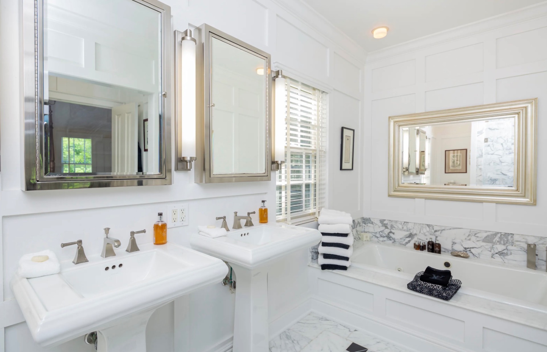 561 SAGAPONACK MAIN ST