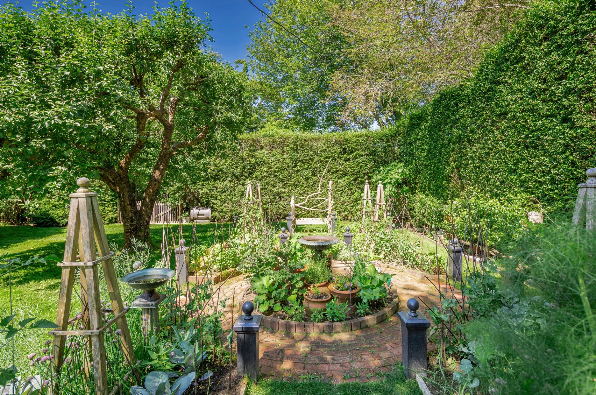 561 SAGAPONACK MAIN ST