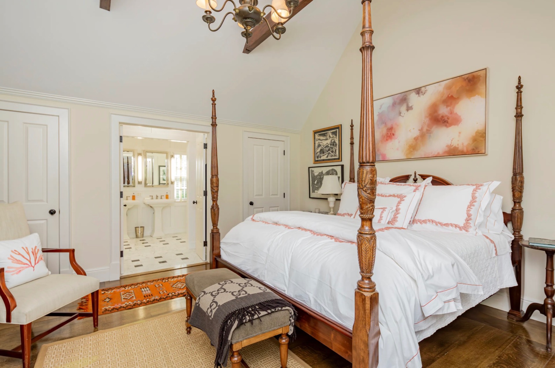 561 SAGAPONACK MAIN ST