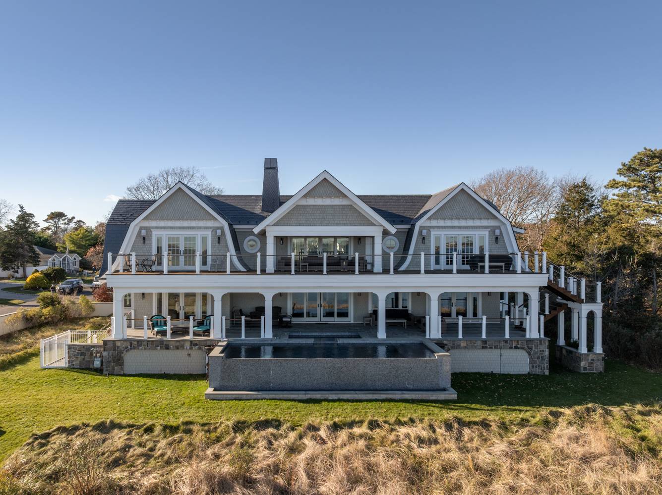 17 LUDLOW LN