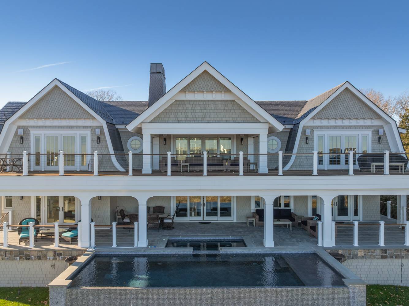 17 LUDLOW LN