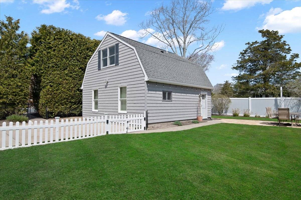 25A GARDNERS LN