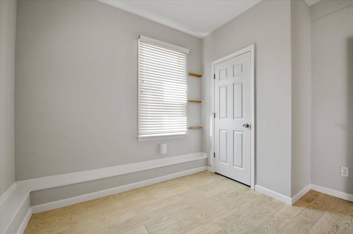25A GARDNERS LN