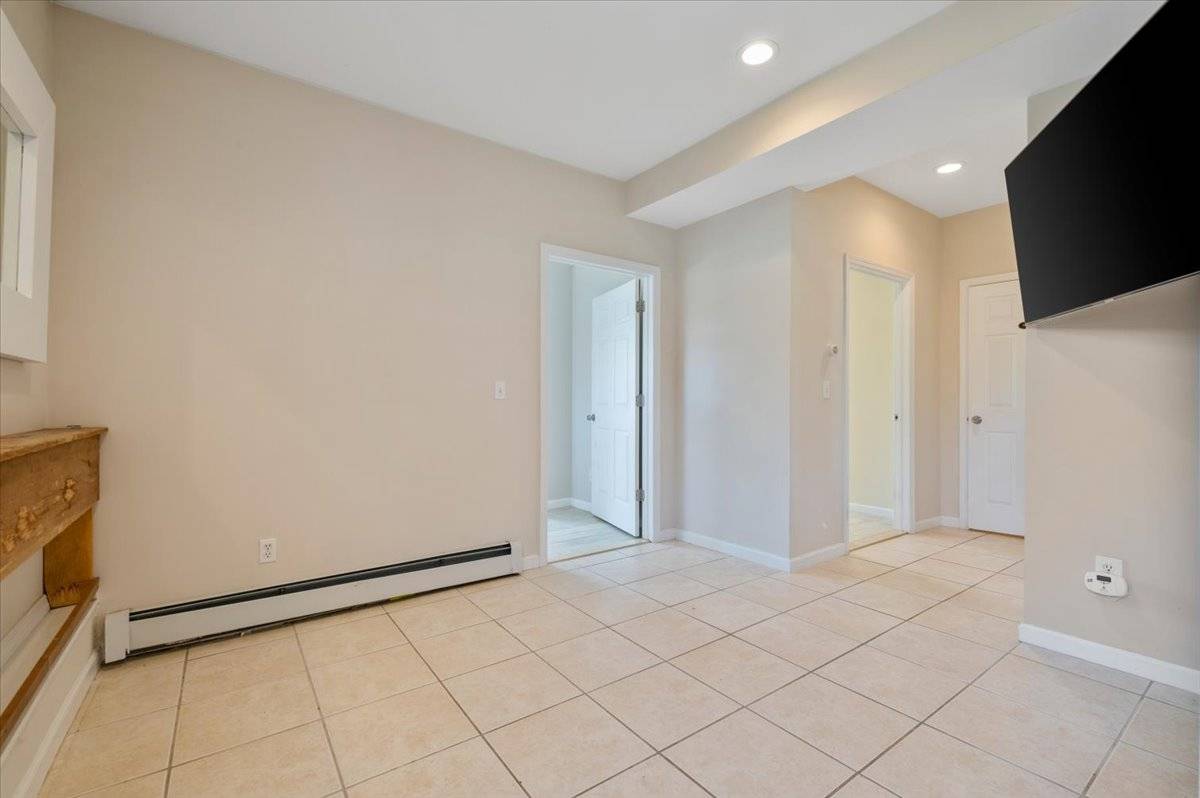25A GARDNERS LN