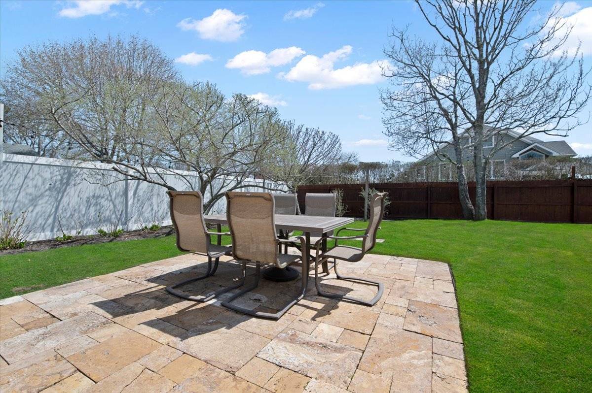 25A GARDNERS LN
