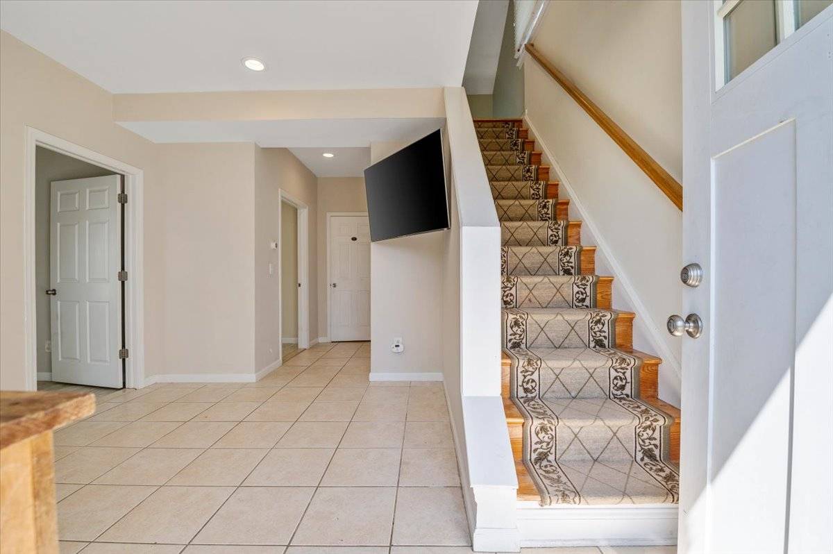 25A GARDNERS LN