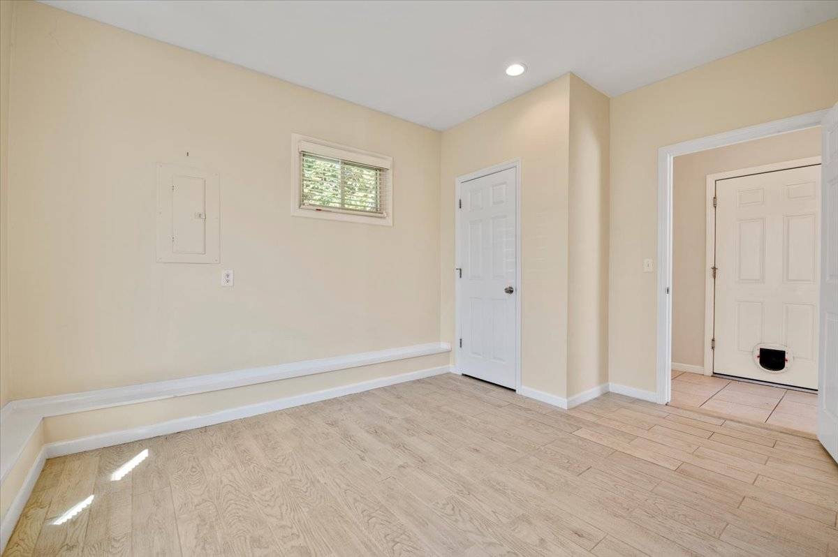 25A GARDNERS LN