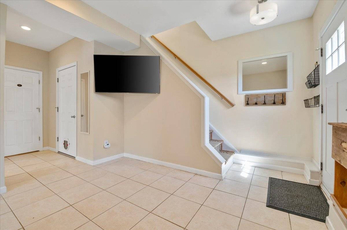 25A GARDNERS LN