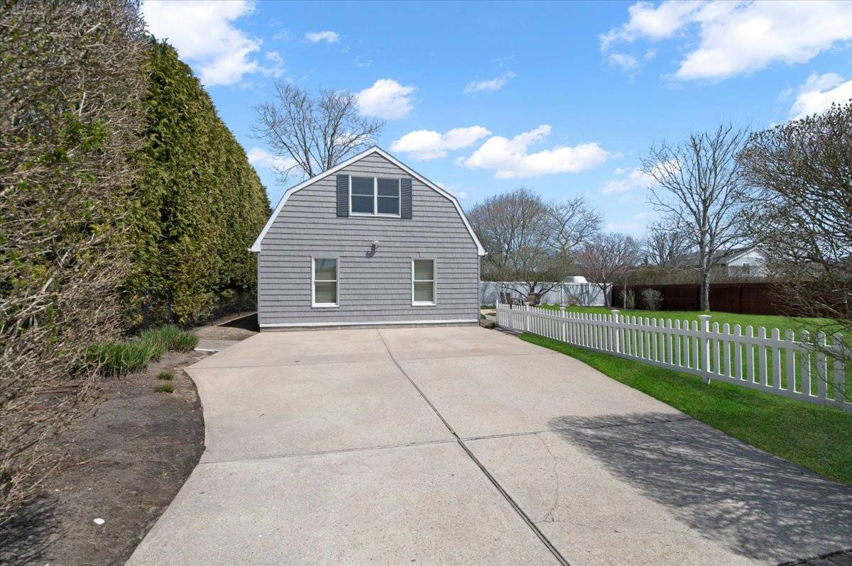 25A GARDNERS LN