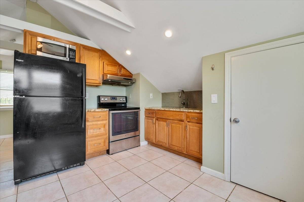 25A GARDNERS LN