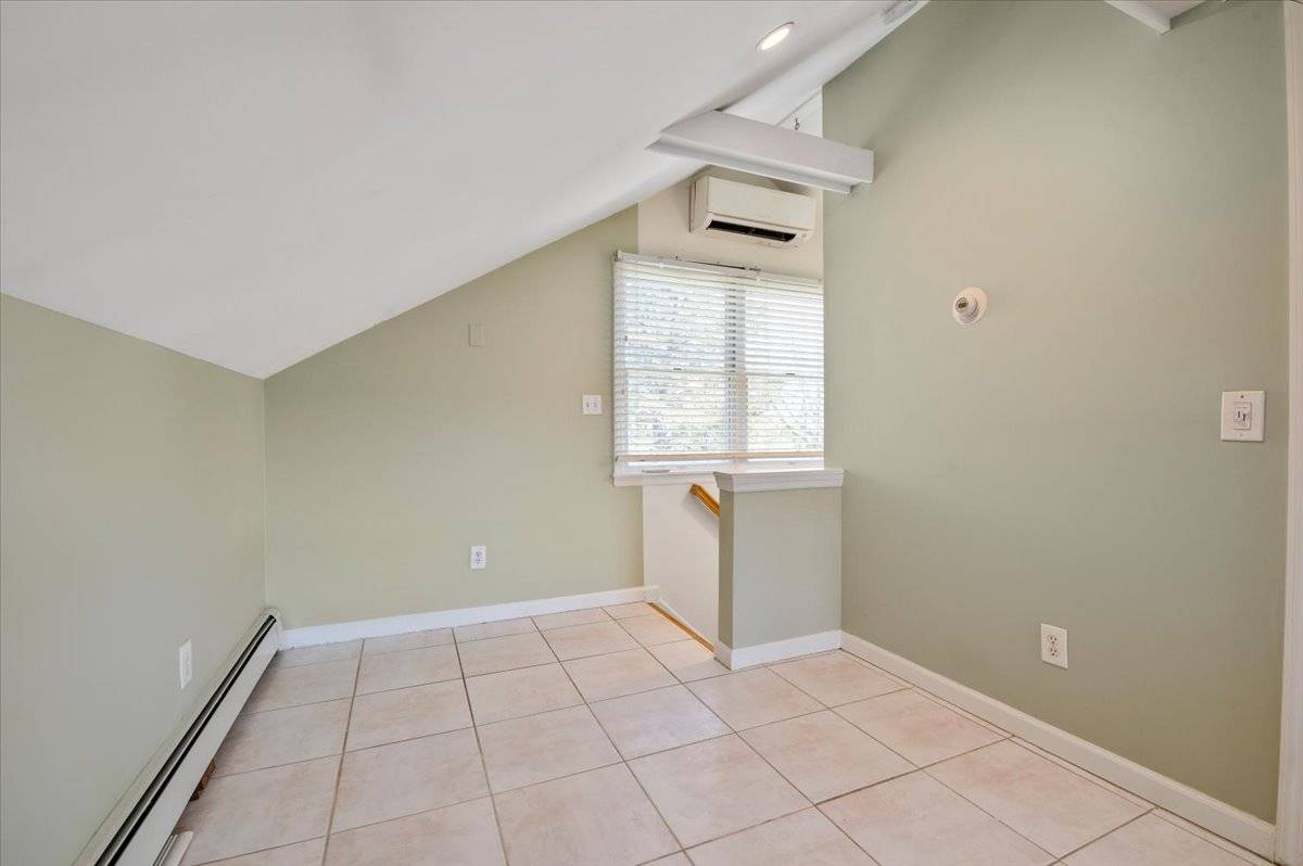 25A GARDNERS LN