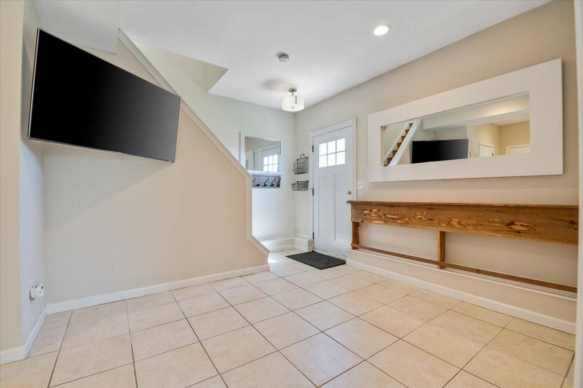25A GARDNERS LN