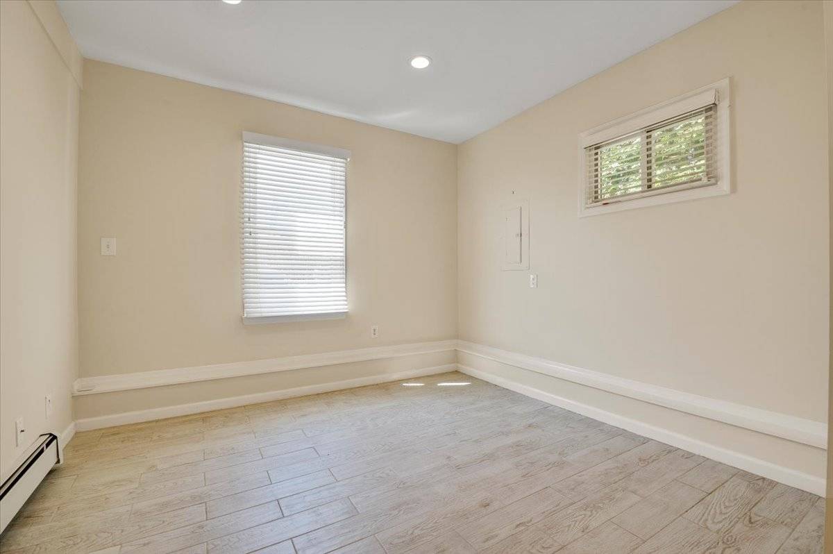 25A GARDNERS LN