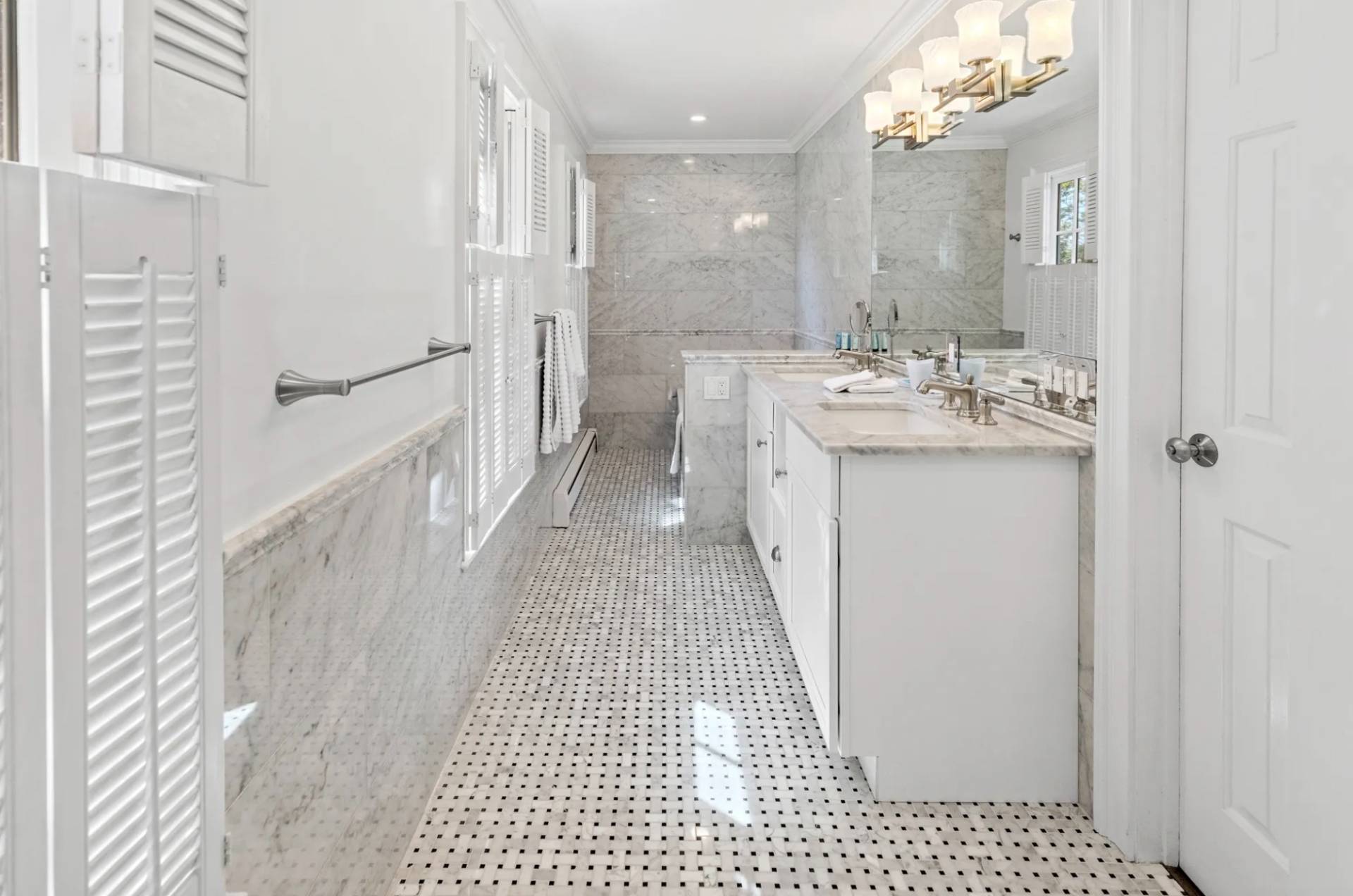 444 SCUTTLE HOLE RD