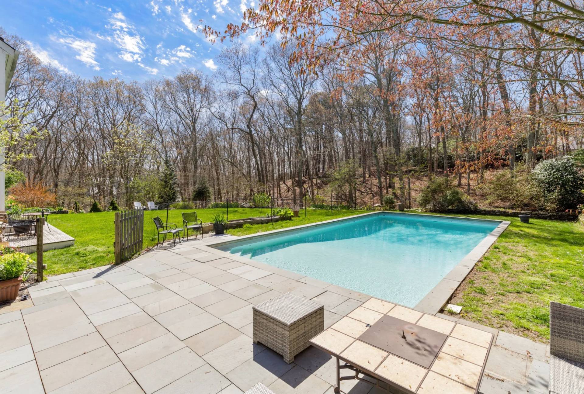 7 BRIDGE HILL LN