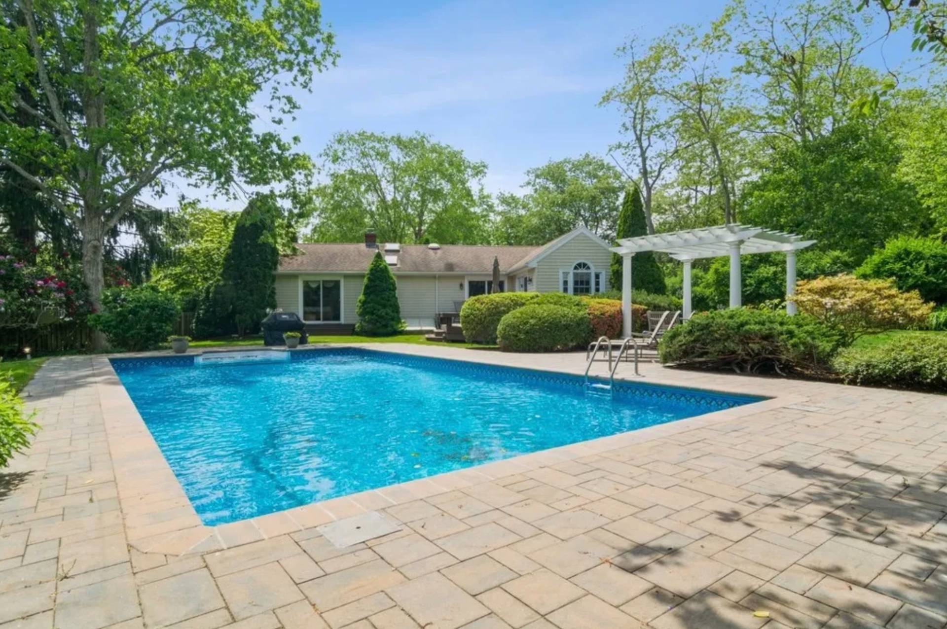 26 KINGS LN