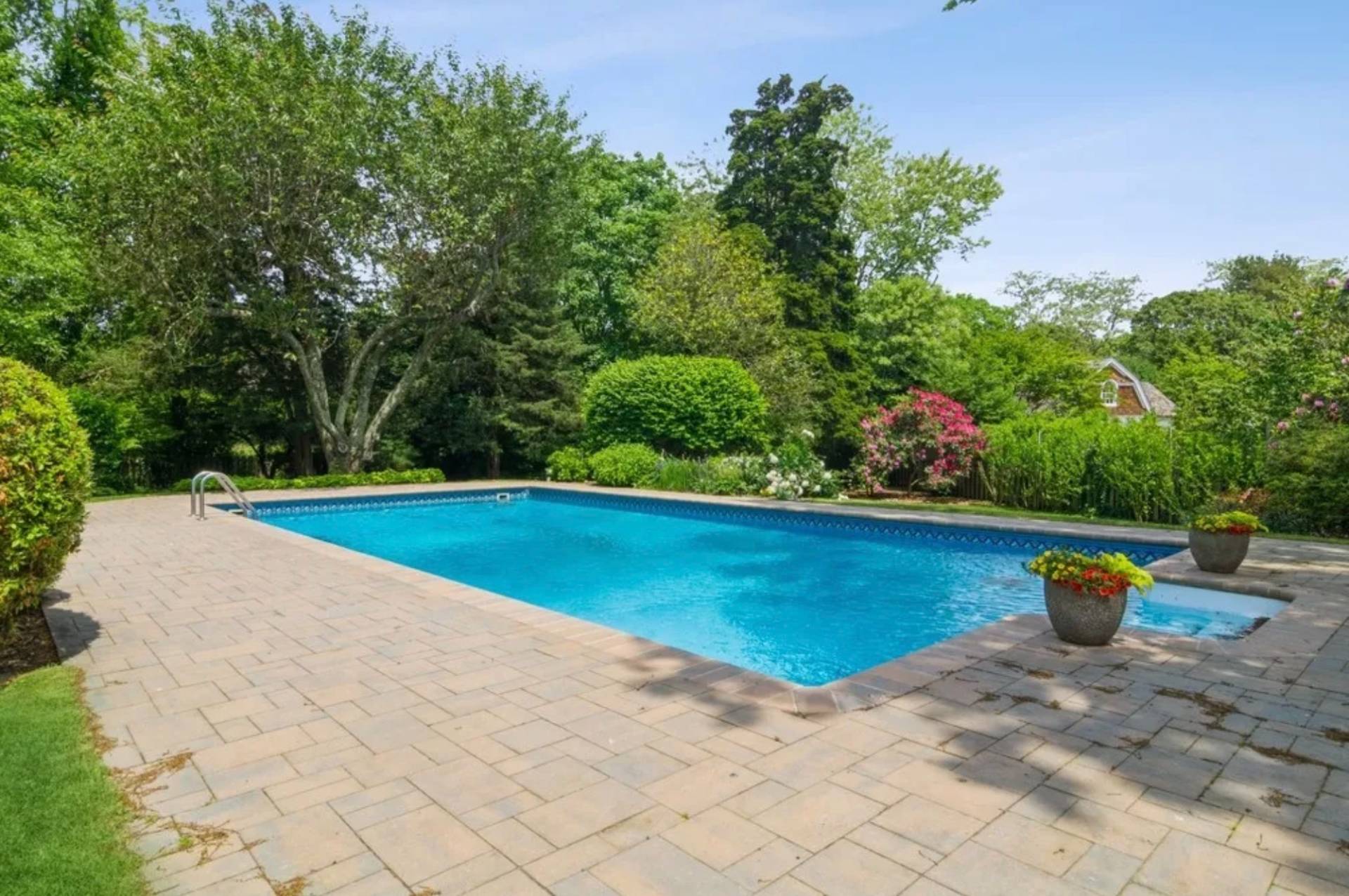 26 KINGS LN