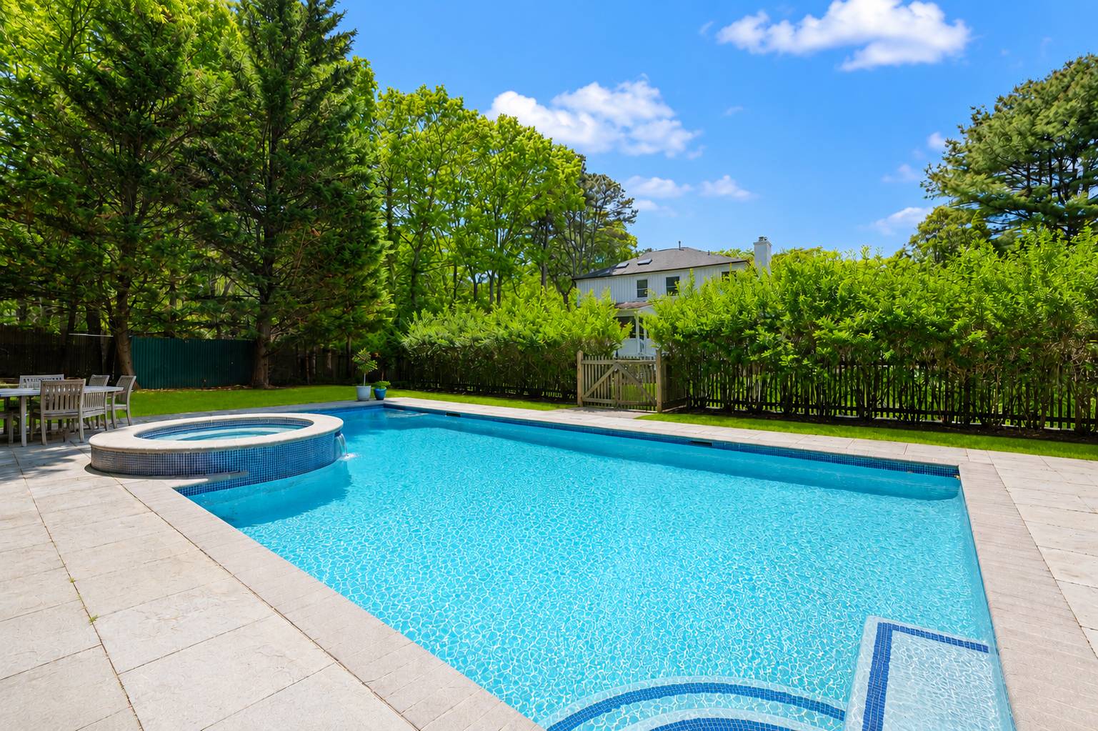 100 WAINSCOTT NORTHWEST RD