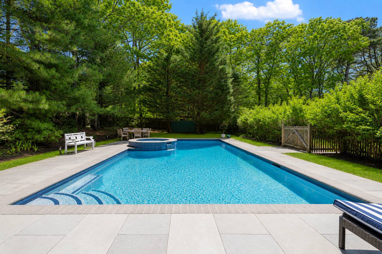 100 WAINSCOTT NORTHWEST RD