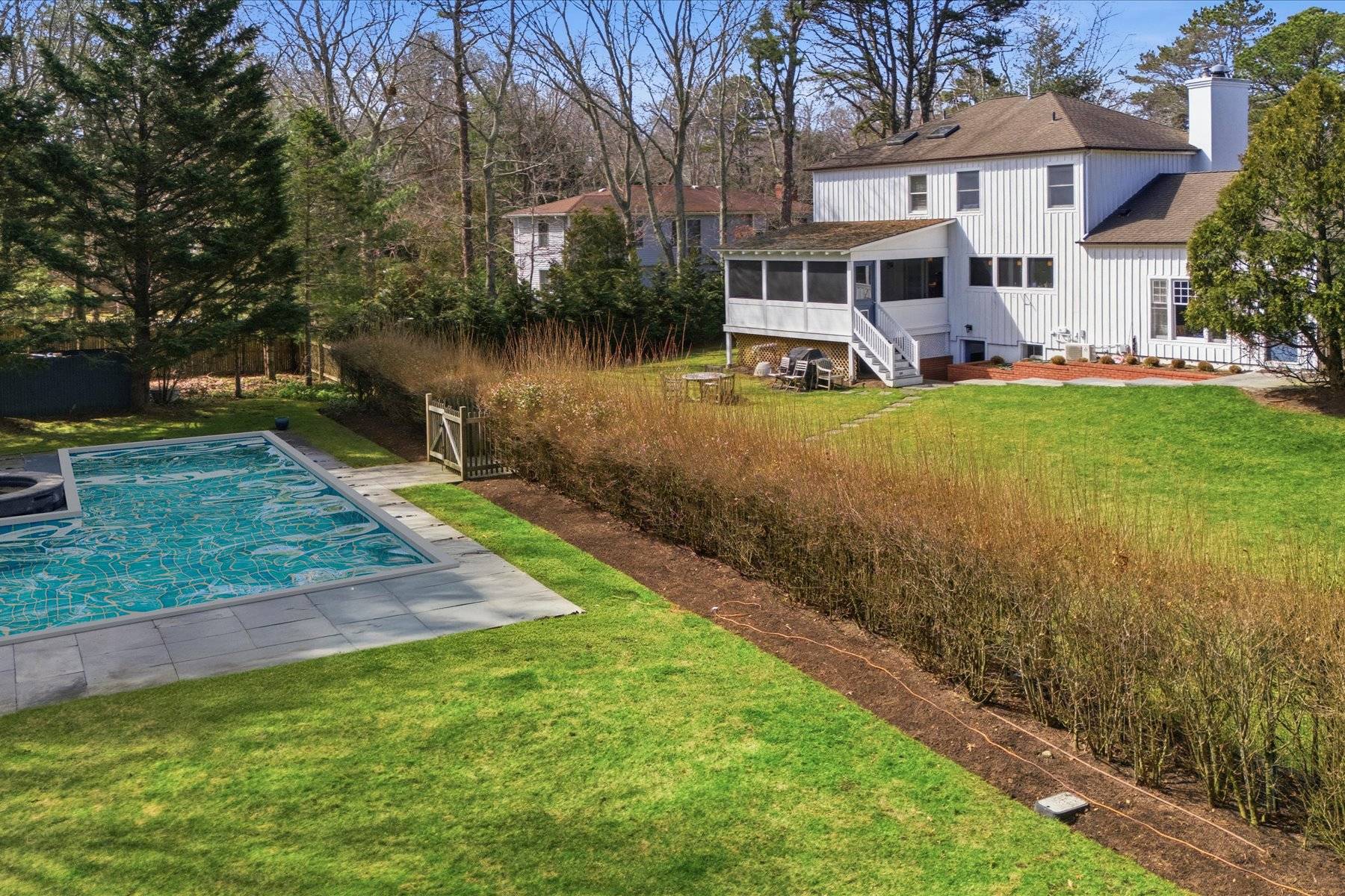 100 WAINSCOTT NORTHWEST RD