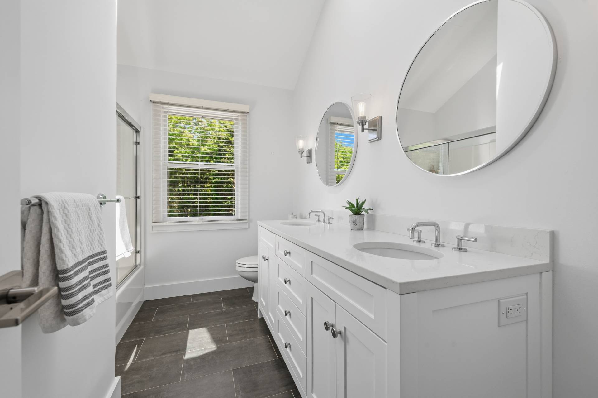 100 WAINSCOTT NORTHWEST RD