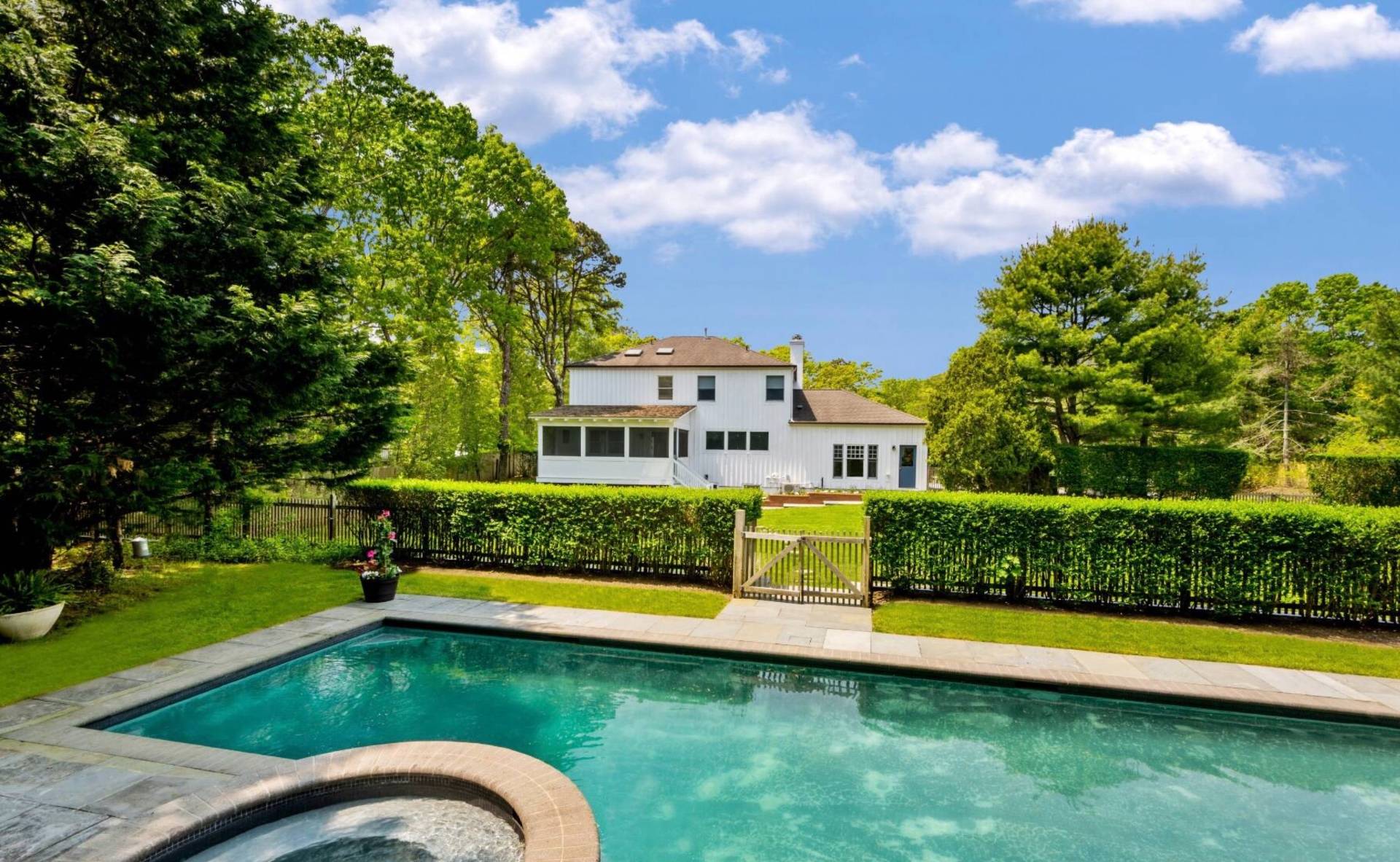 100 WAINSCOTT NORTHWEST RD