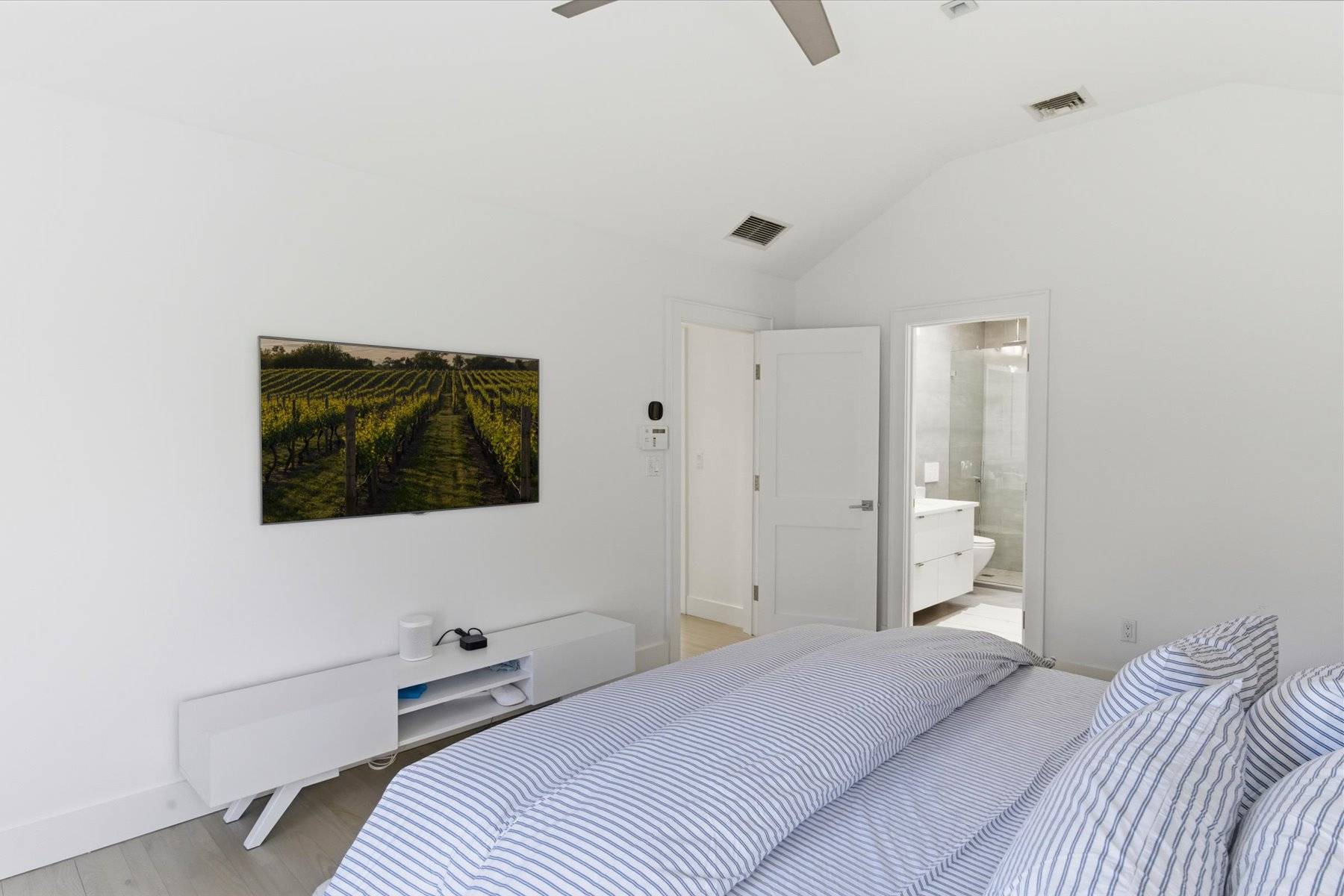 100 WAINSCOTT NORTHWEST RD