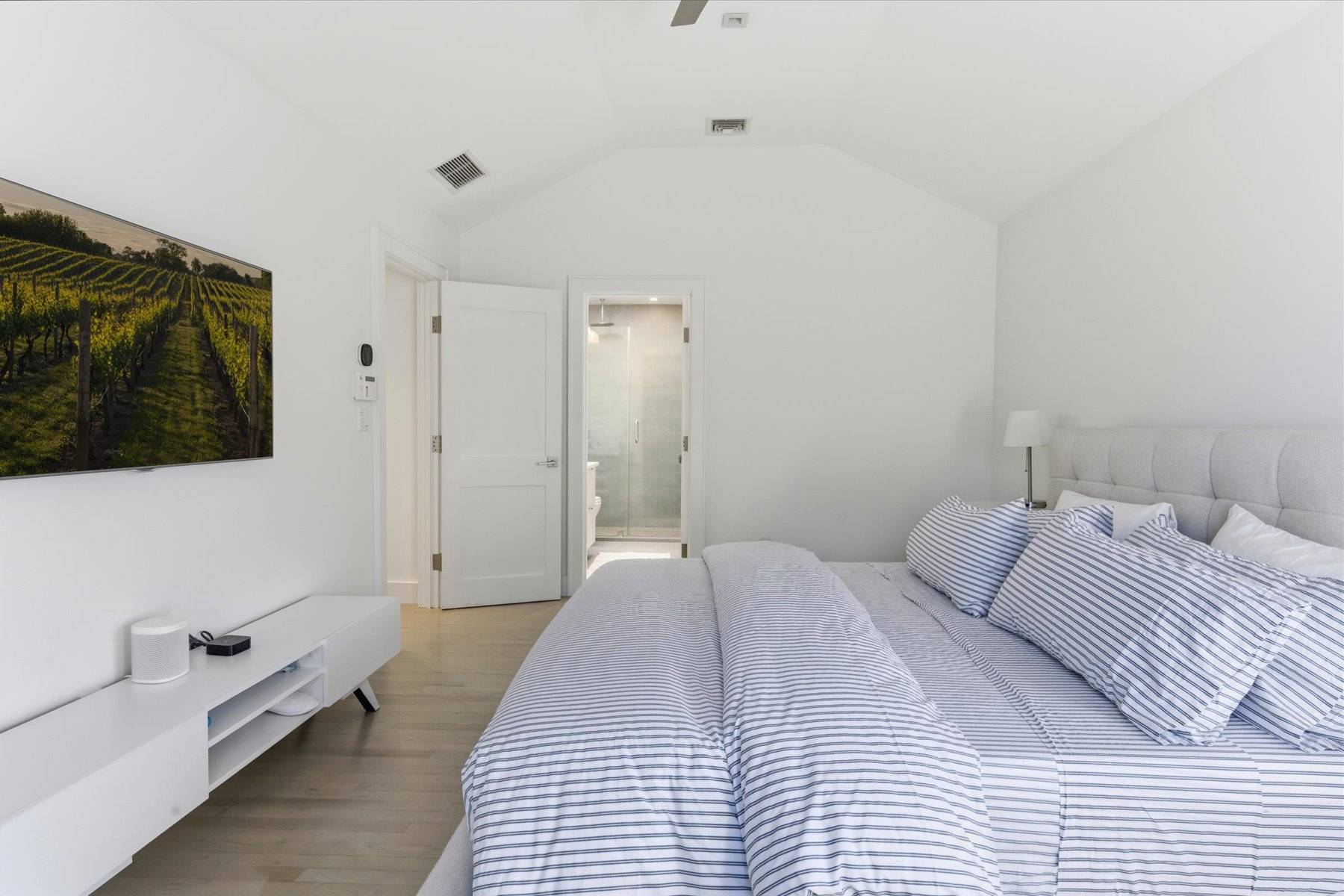 100 WAINSCOTT NORTHWEST RD